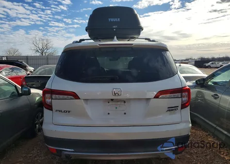 2019 Honda Pilot Touring z USA, uszkodzony, nr VIN 5FNYF6H94KB039511